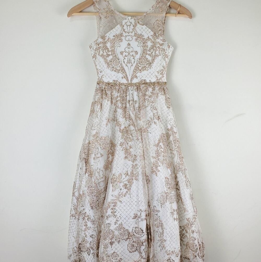 Girls formal dress Sz 7 sleeveless ivory and gold lined CL